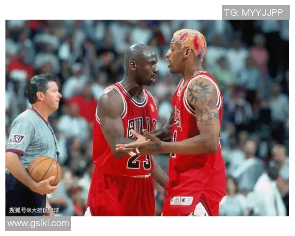 乔丹与足球巨星亲密互动视频展现运动员友谊与热情瞬间