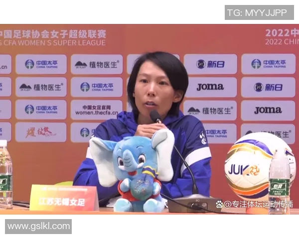 主播挑战日本足球明星的技巧与魅力全方位测试大揭秘 主播挑战日本足球明星的技巧与魅力全方位测试大揭秘