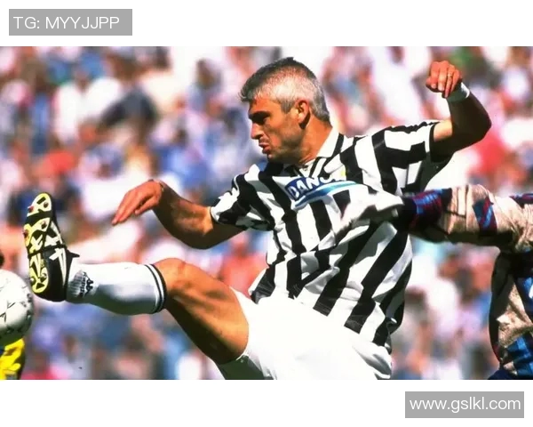 足球明星帅气瞬间集锦视频让你领略球场魅力与风采 足球明星帅气瞬间集锦视频让你领略球场魅力与风采