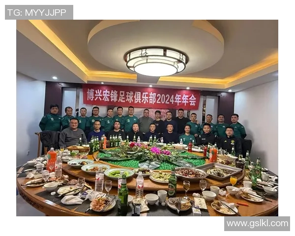 足球明星齐聚一堂展现风采共同追逐梦想的激情瞬间